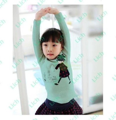 Лонгслив с контрастными принтами девушки и цветов в горшках