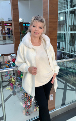 Черный жакет-куртка из альпака с капюшоном