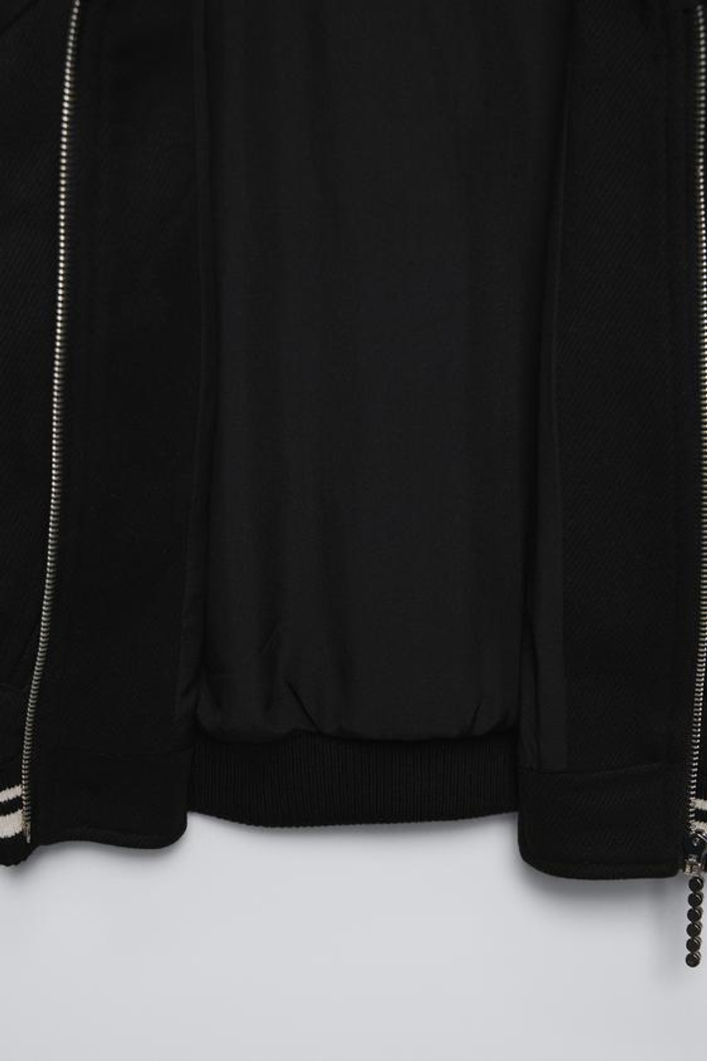 ZARA БОМБЕР ИЗ ФЕТРА С НАШИВКОЙ, ЧЕРНЫЙ