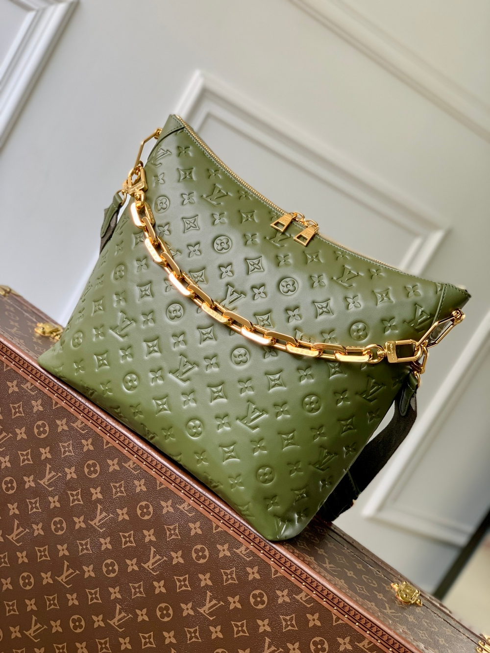 Louis Vuitton Coussin Hobo MM