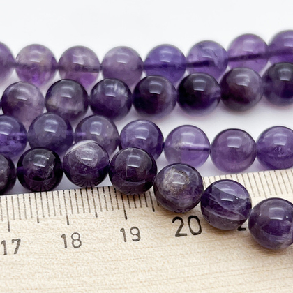 Аметист бусины, диаметр 8-8,3 мм, цена за 23-24 шт (1/2 нити)