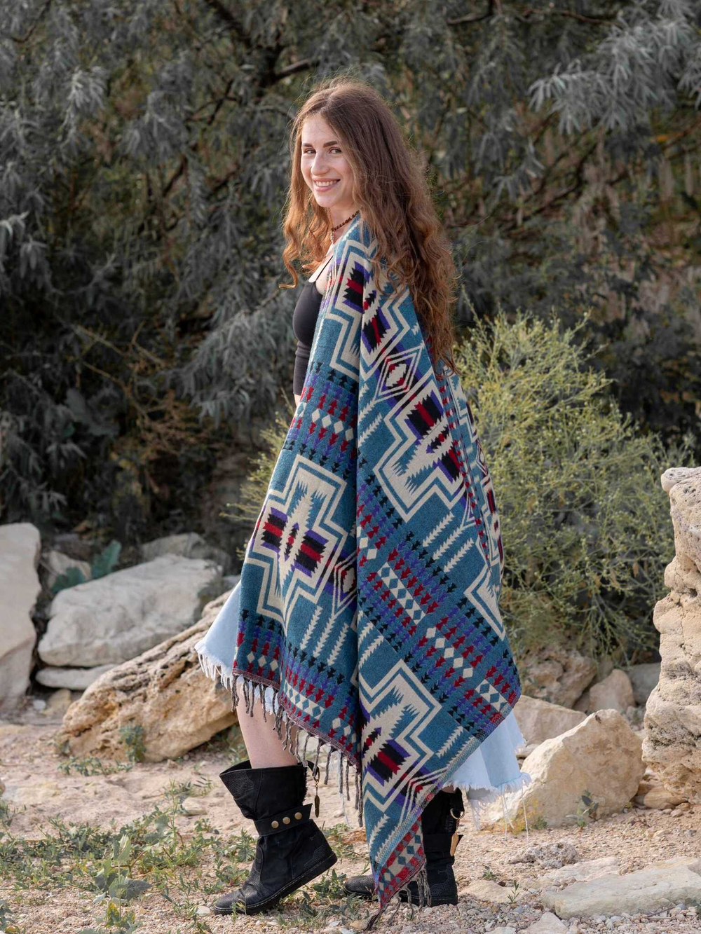Палантин теплый с орнаментом Навахо