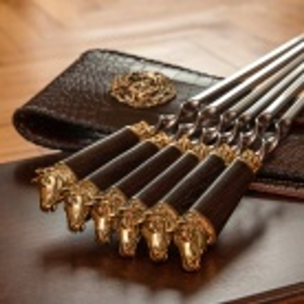 Набор шампуров "Лошадь" в колчане с мангалом