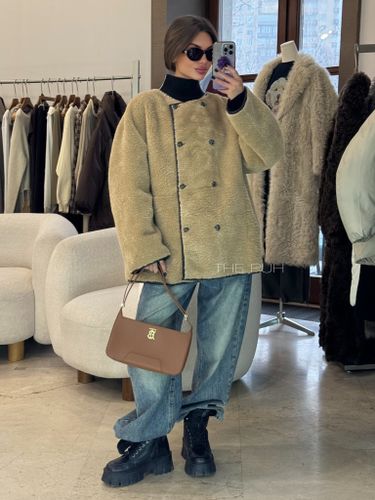 Двусторонняя куртка из эко-меха бежевого цвета