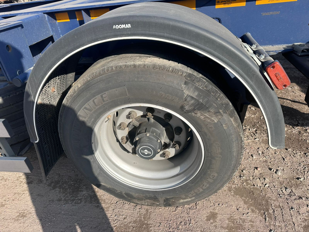 УралСпецТранс 9465* Полуприцеп контейнеровоз 4 оси 946520-A1-04