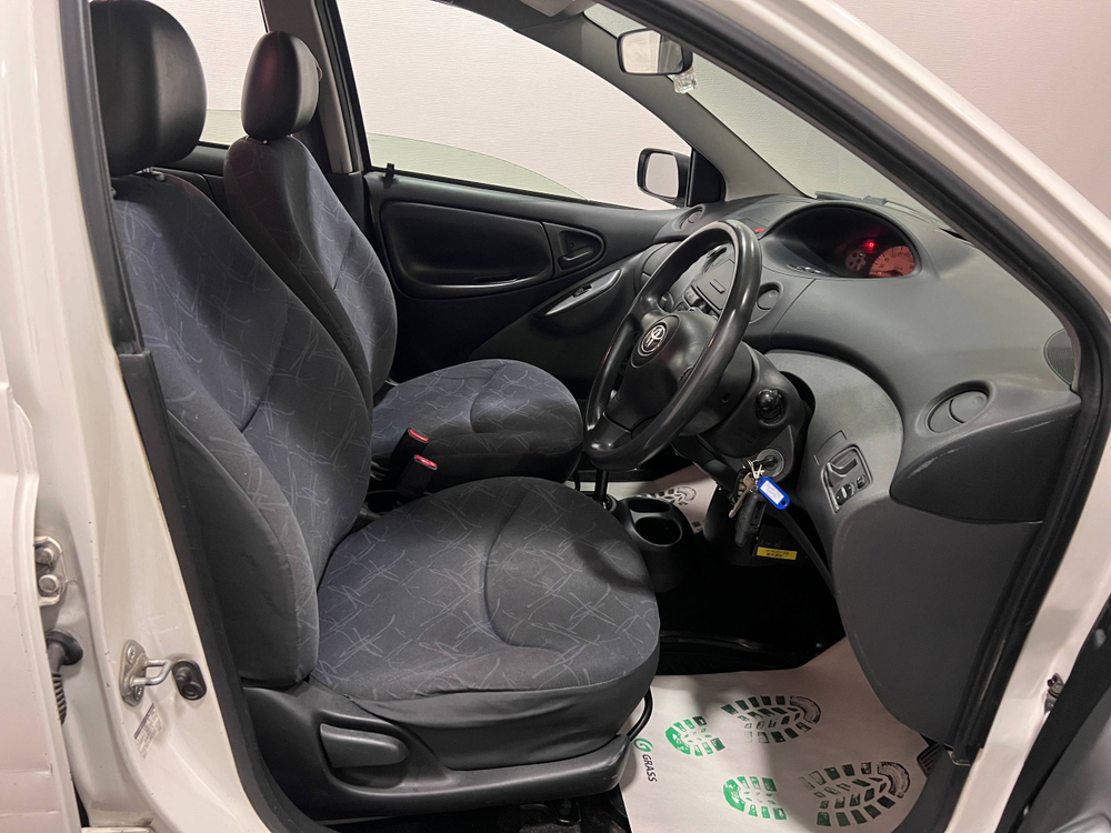 Toyota Vitz, 2004 год