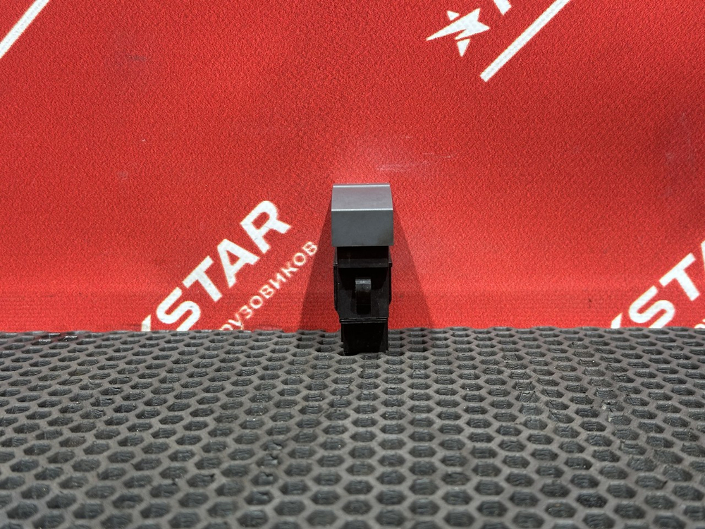 Кнопка выравнивания шасси