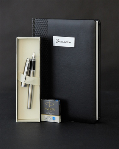 Набор с гравировкой: Ежедневник недатированный и перьевая ручка Parker IM Stainless Steel CT (черный