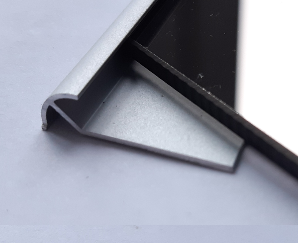 Алюминиевый профиль внешний скругленный белый RJE