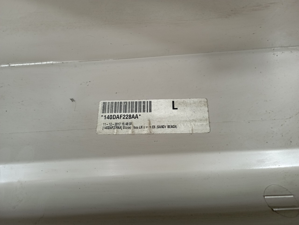 Облицовка коробки хранения левая