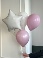 Фонтан из шаров в бело-розовых оттенках