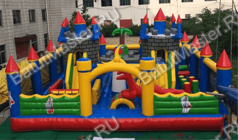 Большой надувной батут "Средневековье" 15*15*5 м