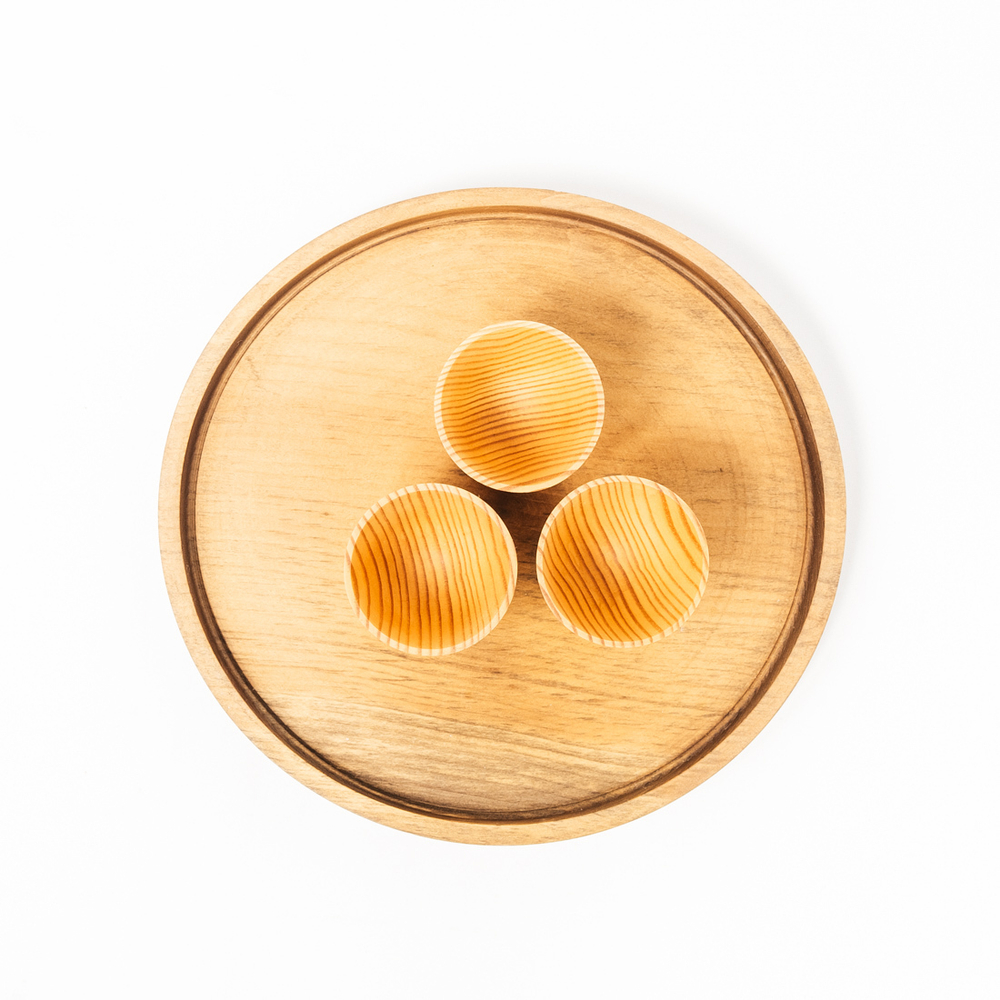 Набор - деревянный поднос и стопки из текстурированной сосны. R33