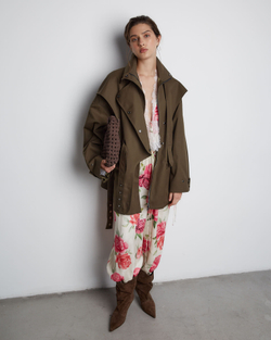 Блуза из вискозы с кружевной лентой розы молочный