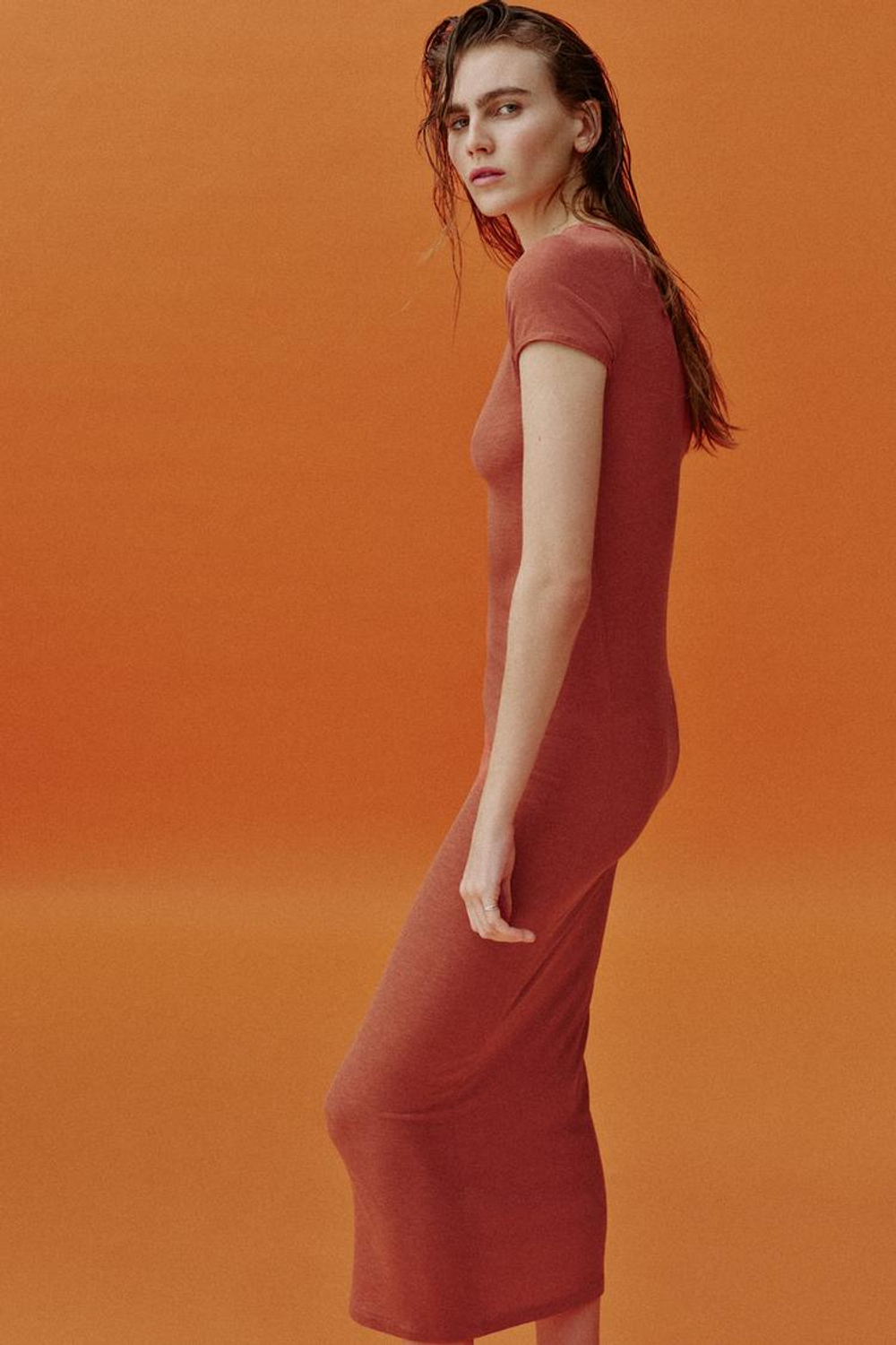 ZARA ДЛИННОЕ ПЛАТЬЕ С КОРОТКИМИ РУКАВАМИ, ОРАНЖЕВЫЙ