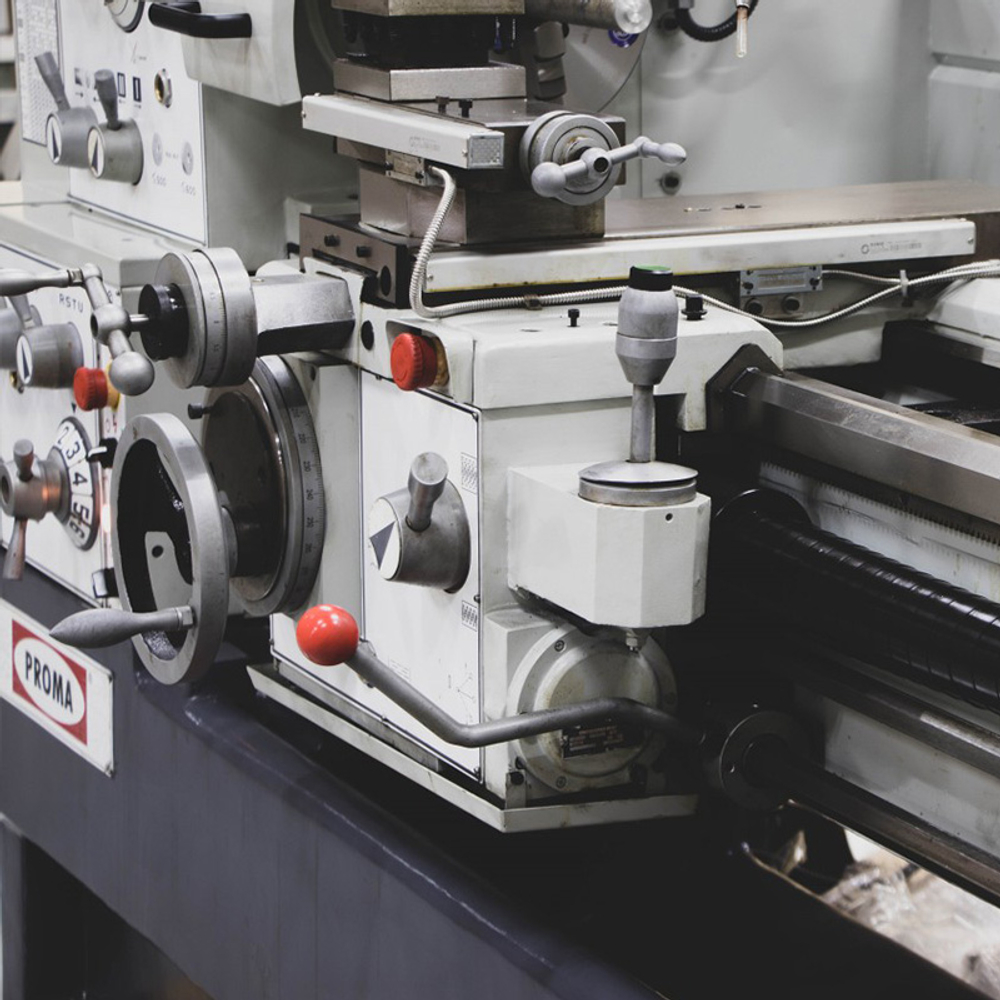 PROMA SPF-1000PS универсальный токарный станок с УЦИ