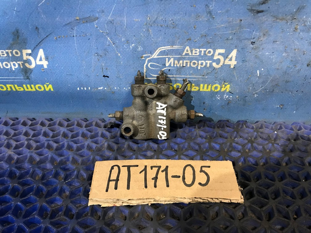 Распределитель тормозной TOYOTA CARINA 1990