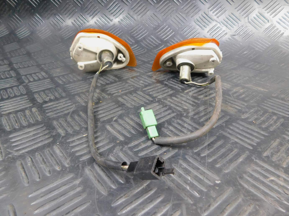 Поворотники задние Kawasaki ZZR 400 98 052955