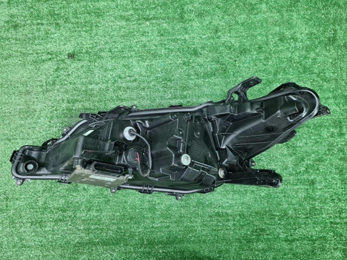 Фара правая Toyota Camry xv70 (2017-н.в.) LED