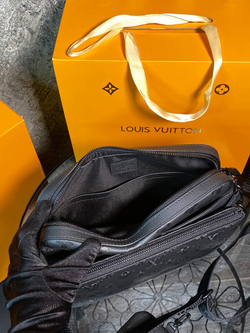 Сумка-мессенджер Louis Vuitton