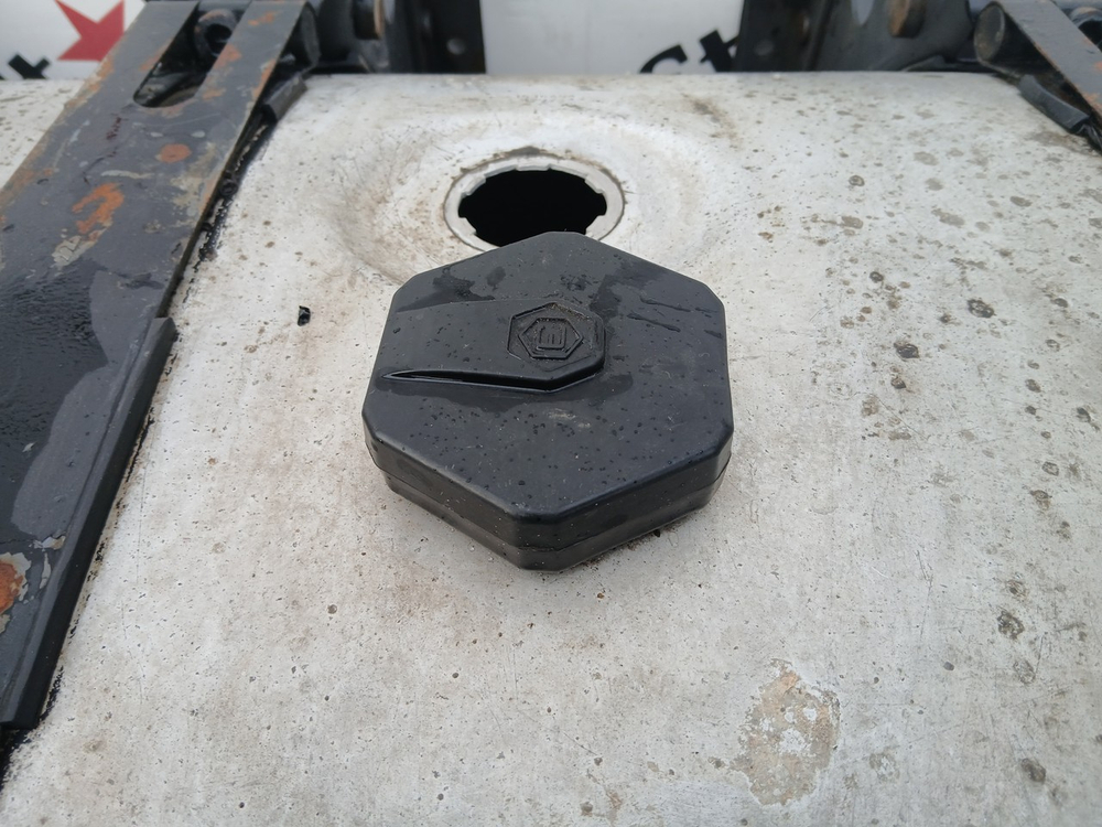 Бак топливный 610L