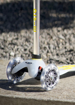 Самокат Mini Micro Deluxe Flux LED неоновый желтый