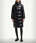 Женская длинная пуховая куртка с капюшоном из глянцевого нейлона от Moncler