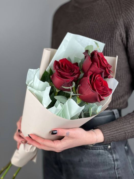 Букет-комплимент из премиальной розы Эксплоер и эвкалипта (40 см)