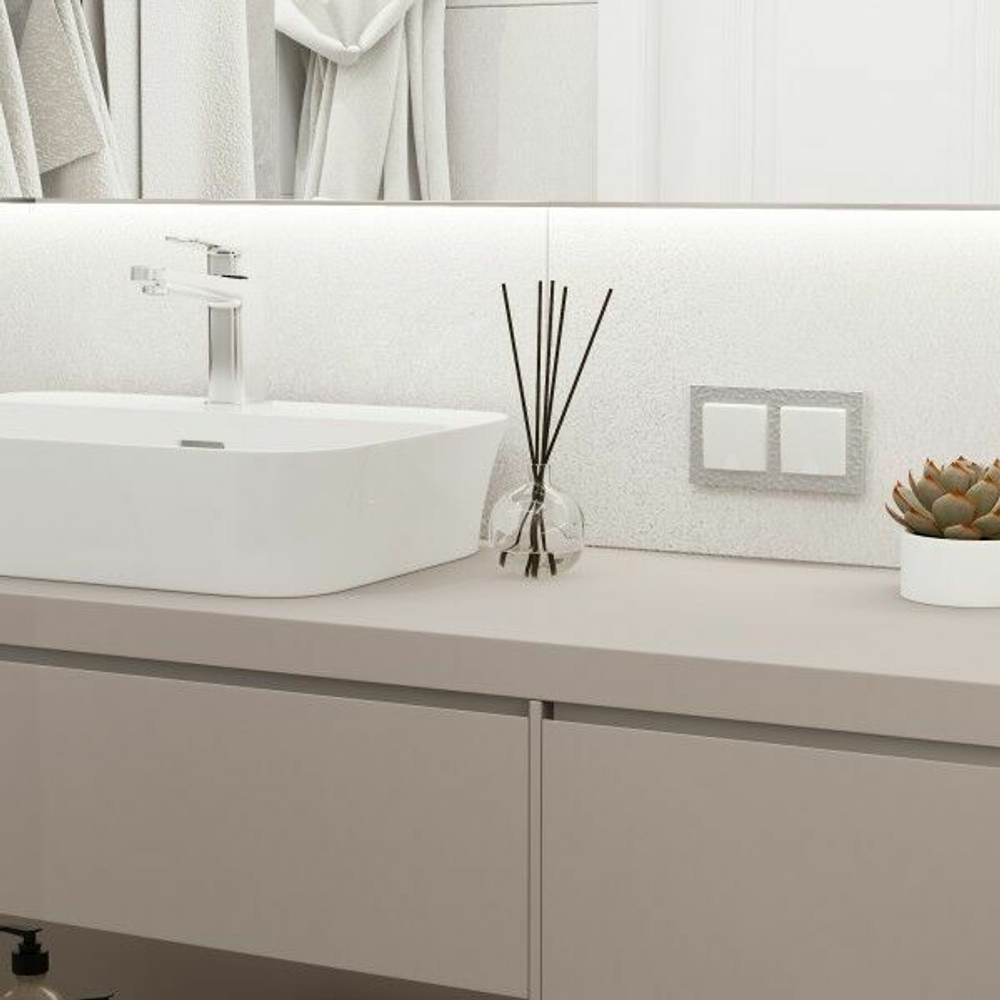 Розетка с заземлением и шторками c крышкой IP44 (белый матовый)