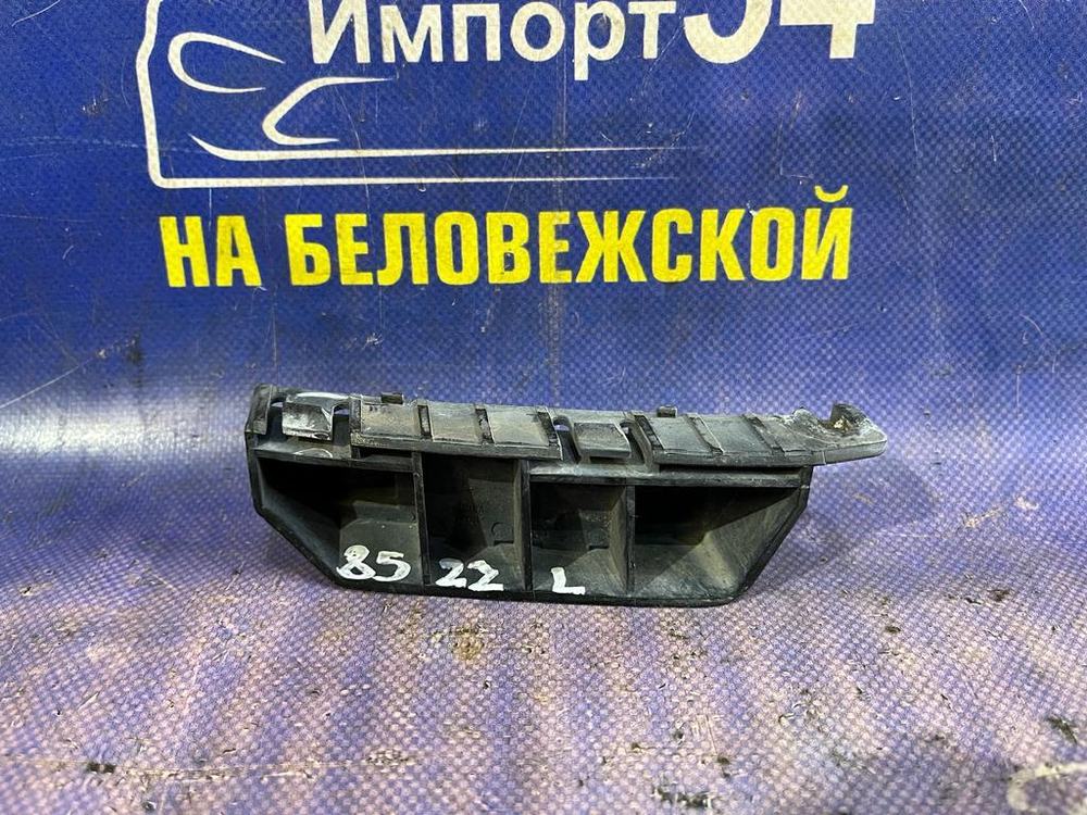 Крепление бампера переднее левое Honda FIT 2001-2007