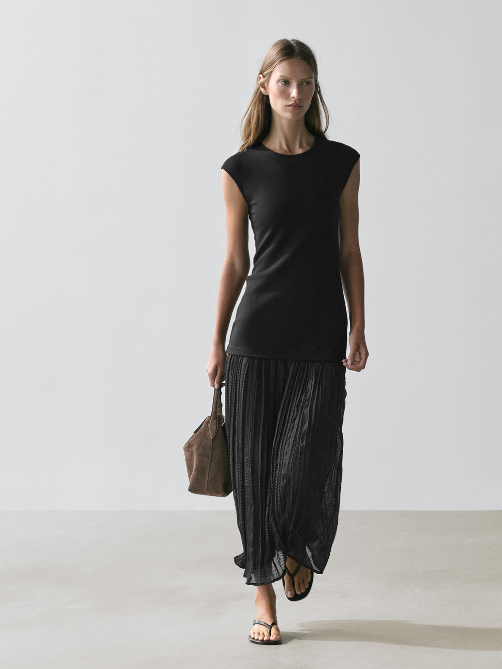 Massimo Dutti Длинное платье с контрастной отделкой и плиссировкой, черный