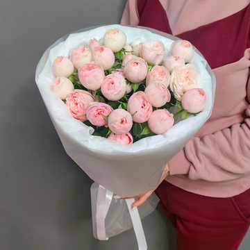 Букет с кустовыми пионовидными розами "Mansfield park"