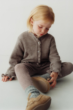 ZARA ВЯЗАНЫЙ КАРДИГАН С ВОЛАНАМИ, СВЕТЛО-БЕЖЕВЫЙ