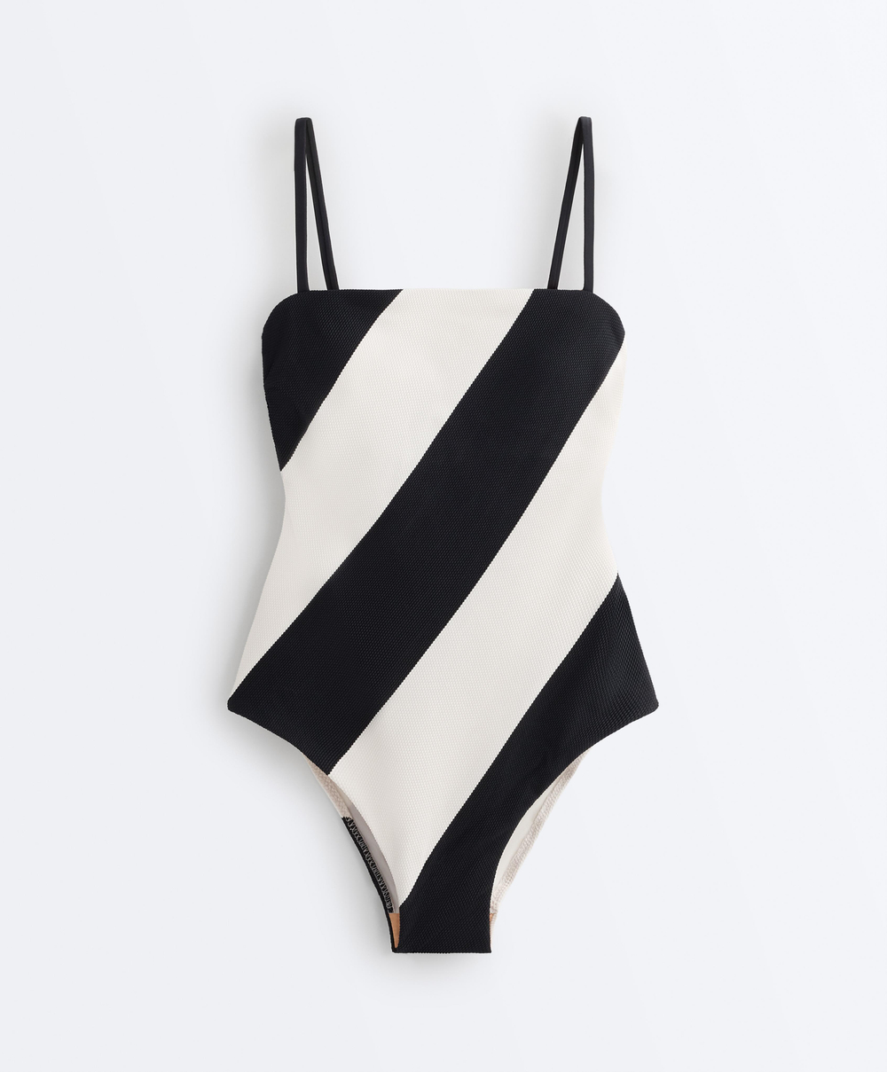OYSHO Купальник бандо в диагональную полоску, черный