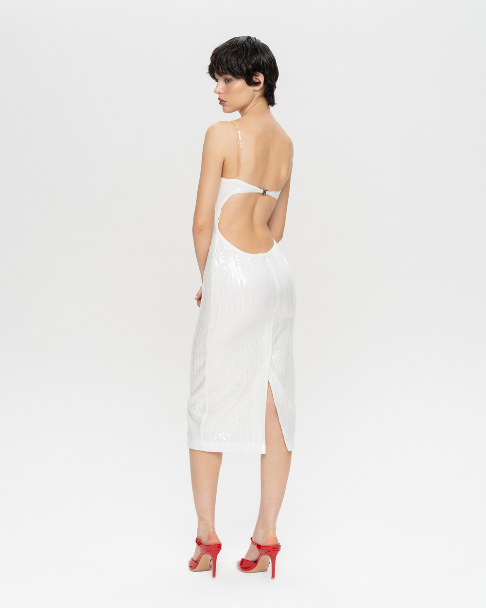 Платье миди из пайеток с открытой спиной