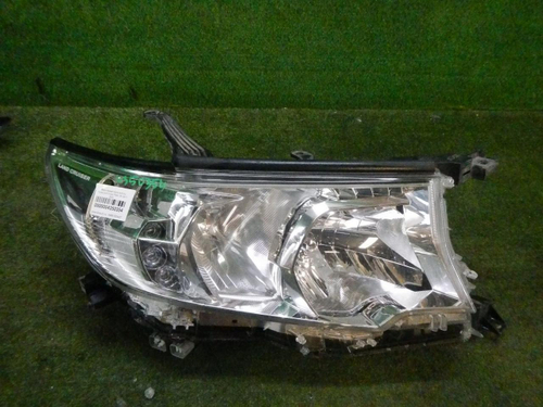 Фара правая Toyota Land Cruiser Prado 150 (2017-н.в.) галоген
