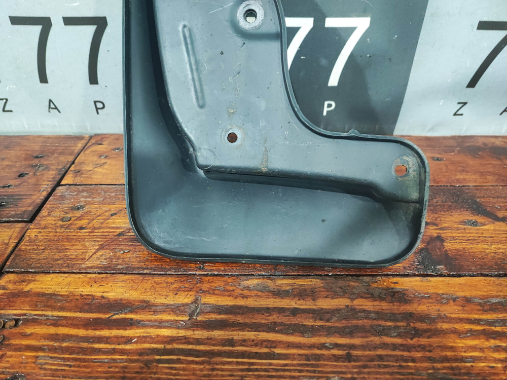 Брызговик передний правый Mazda CX-30 19-нв Б/У Оригинал 8300771858