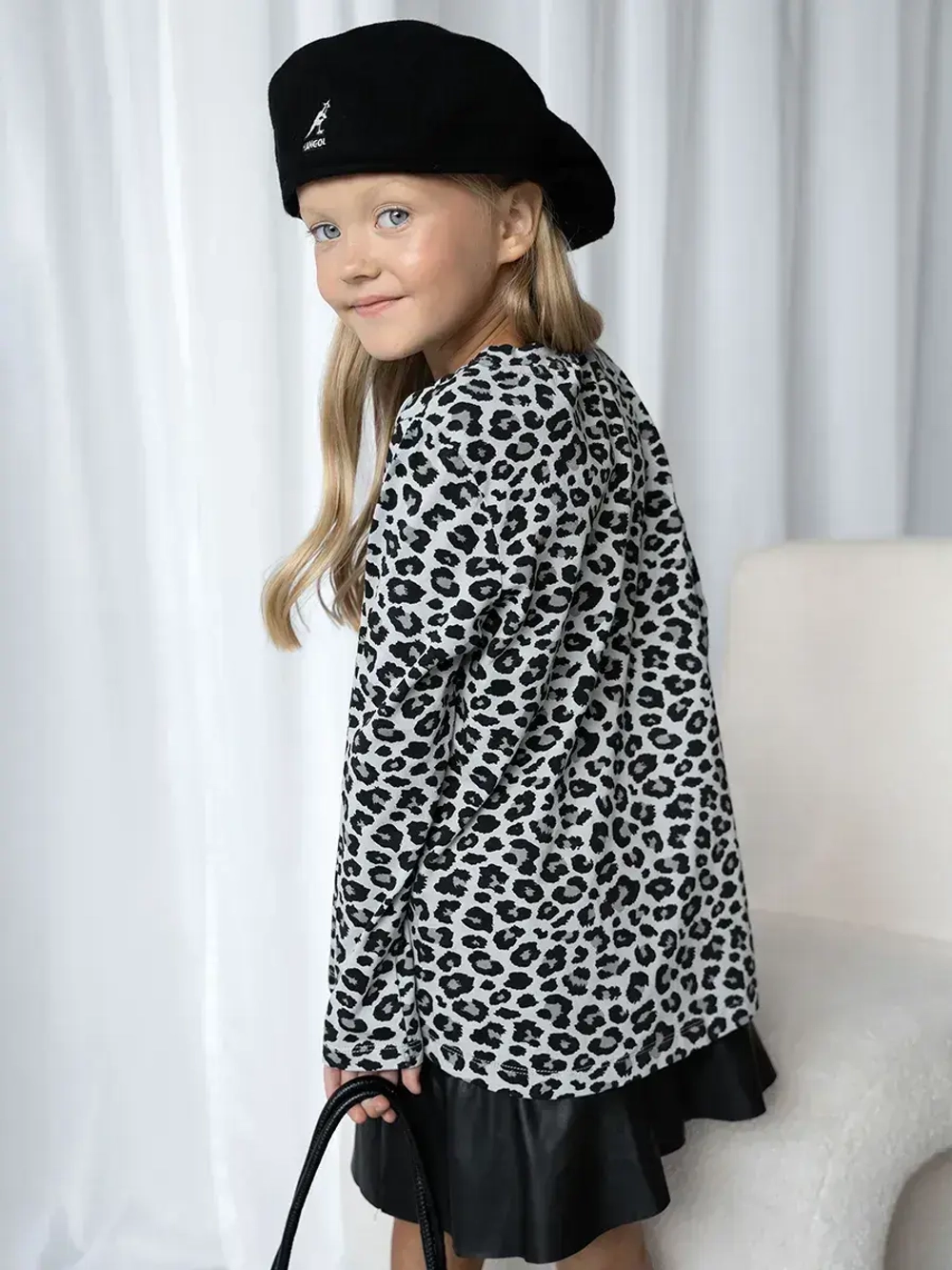 Лонгслив для девочки леопард