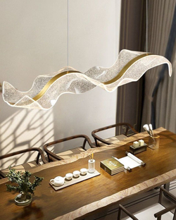 Эффектная подвесная люстра в форме волны