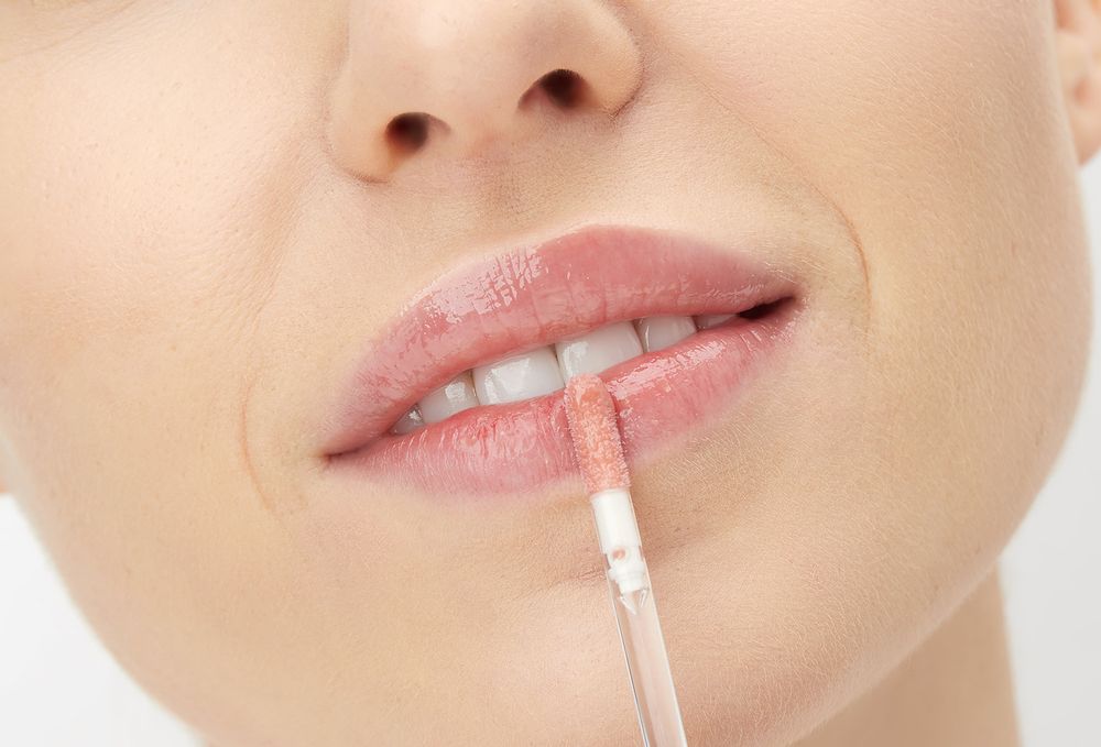 Ухаживающий блеск для губ SHIK Lip Gloss Care - 03 Cool Beige Intense