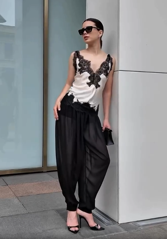 Топ с кружевными вставками