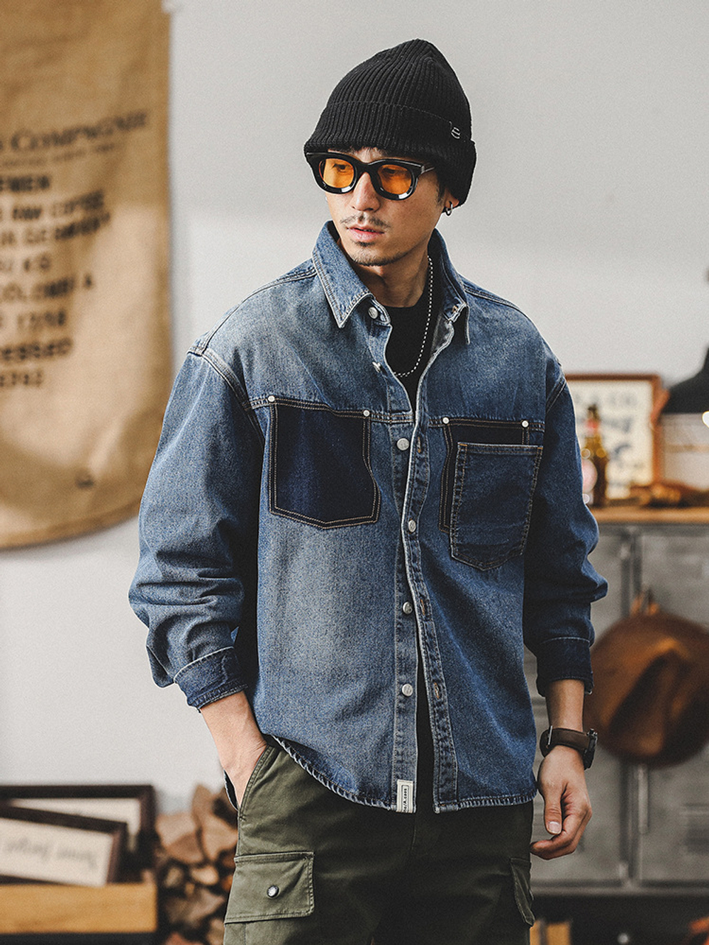 Джинсовая рубашка из плотного хлопка для мужчин.