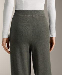 OYSHO Прямые брюки из ребристого трикотажа, зеленый