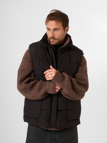 Черный утепленный жилет QWE