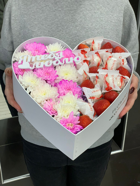 Подарочный набор коробка сердце Первая любовь (красная коробочка)