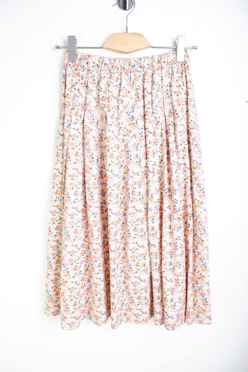 Юбка цветочная, визуально на 48 размер