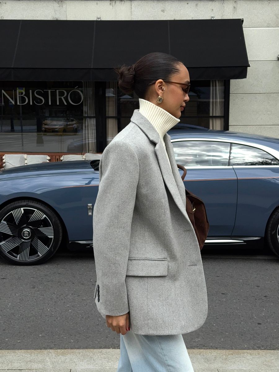 Пальто из смесовой шерсти однобортное укороченное серое