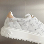 Женские кеды кроссовки Louis Vuitton в белом цвете с логотипом