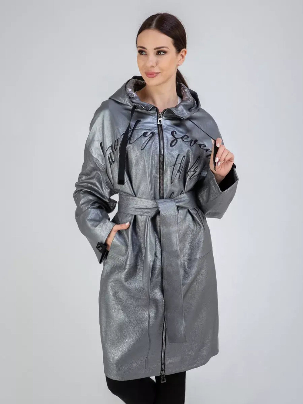 Кожаный плащ на осень с капюшоном