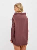 Лонгслив оверсайз с вырезом лодочка